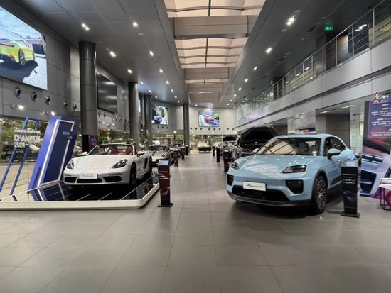 豪车税新规来了！保时捷掀抢购潮，销售：晚买一天贵十几万，卖得最好的是911和帕梅车型