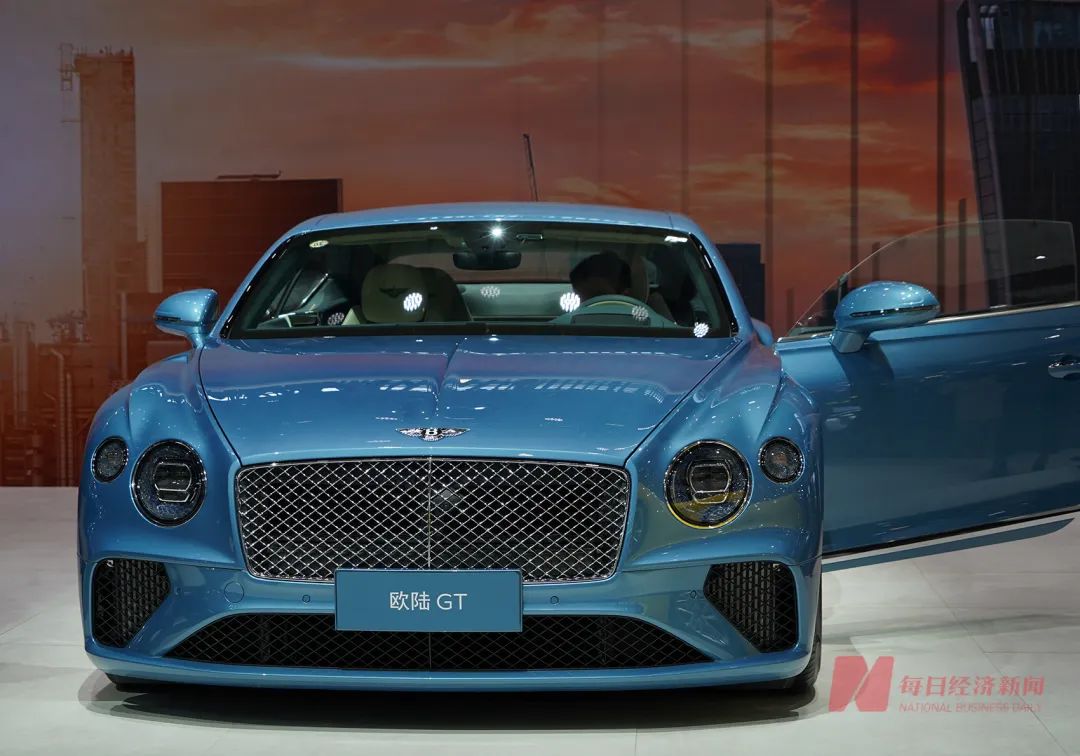 一夜“涨价”十几万！路虎揽胜宣布：豪车税，全额补贴！超豪华车征税标准调整，专家认为“影响可控”