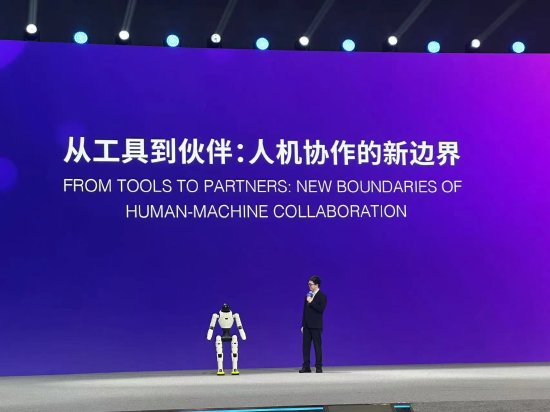 直击WAIC|稚晖君在WAIC主论坛发布“灵渠OS”开源计划