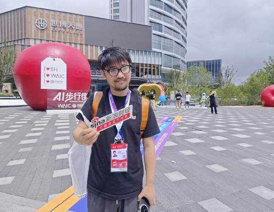 阿里入局、“百镜”开打！ 哪家能成为你的“第二双眼”？ | WAIC 观察