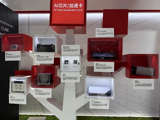 人工智能大会彻底引爆!展区水泄不通,门票炒到2000多,暴走3万步带来最全看点