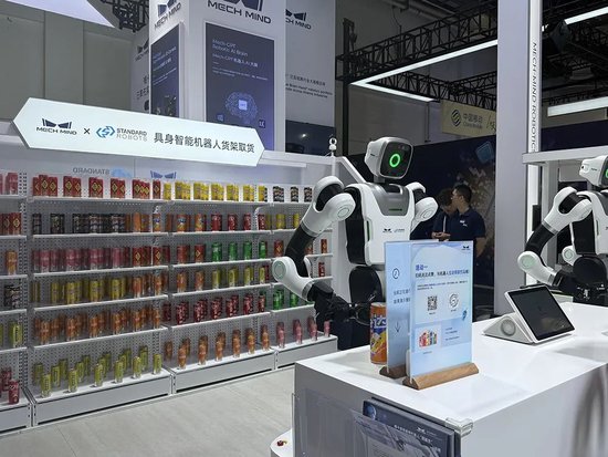 人工智能大会彻底引爆!展区水泄不通,门票炒到2000多,暴走3万步带来最全看点