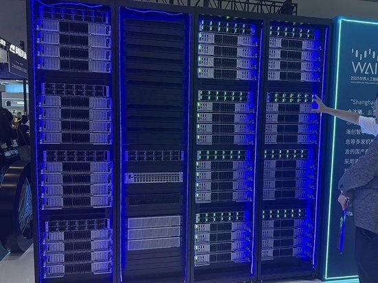 人工智能大会彻底引爆!展区水泄不通,门票炒到2000多,暴走3万步带来最全看点