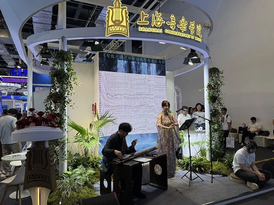 人工智能大会彻底引爆!展区水泄不通,门票炒到2000多,暴走3万步带来最全看点