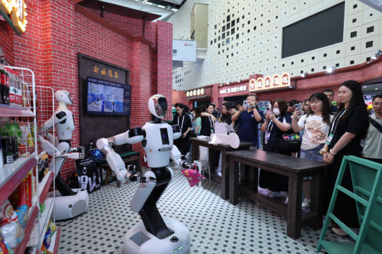 直击WAIC丨银河通用：已获100家门店订单，计划年底前全国范围投用