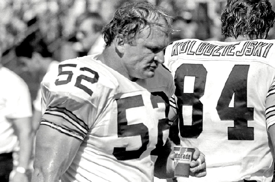 硅谷观察：黑石女高管惨死背后，是美国国球的百年血泪阴影