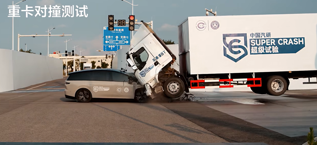 理想i8和乘龙卡车对撞测试，理想汽车最新回应：致其意外卷入争议属无心之举