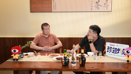 张雪峰现象：一场关于流量、教育与选择焦虑的投影