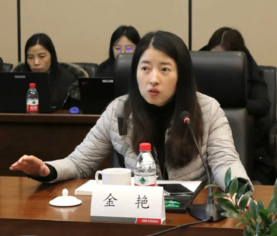 大华股份财务总监徐巧芬大专学历年薪207万，公司归母净利润暴跌60%而CFO却涨薪