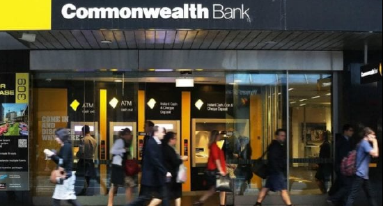 澳大利亚联邦银行年利润增 4.2% 并上调末期股息，净息差走阔至 2.08%