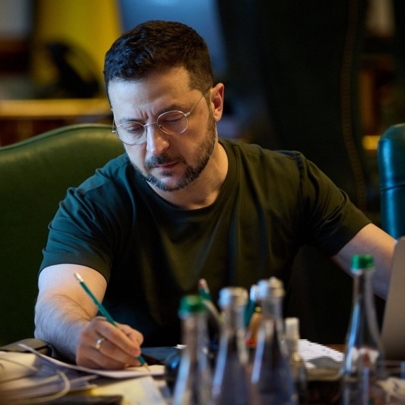 泽连斯基最新发文：支持特朗普提出的乌美俄三方会谈