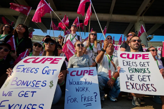 加拿大就业部长介入加拿大航空公司罢工事件，下令空乘人员复工