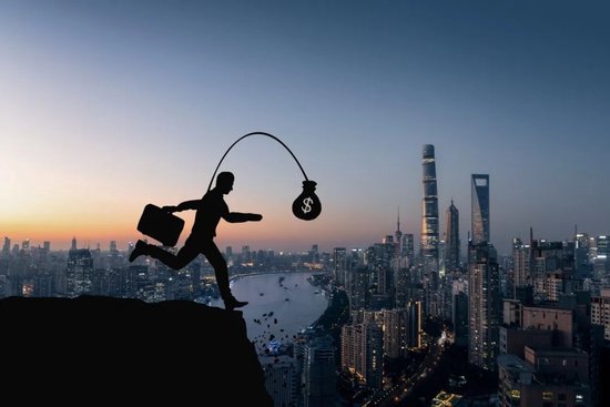 “股神”卷走4500万元跑了:诈骗团伙伪装成“民间股神”,中粤优配APP炒股相关受害者超300人金额超3000万