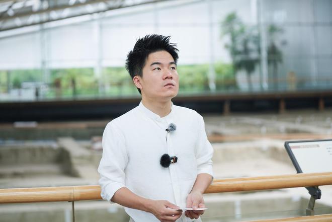 罗永浩曝董宇辉年入二三十亿，与辉同行回应