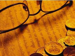 如何识别潜在的投资机会和风险？