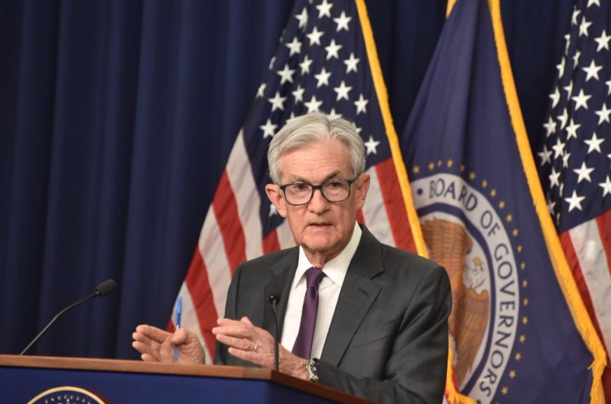 鲍威尔的“绝唱”:释放最强降息信号,美国“债务死亡螺旋”的幽灵已浮现