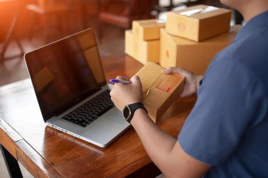 大主播接连“出走”，俞敏洪也要下场直播了