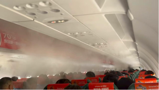 15元毛毯风波：春秋航空一边“喊冤”，一边狂赚22亿