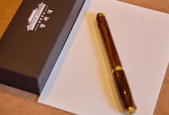 特朗普对韩国总统的笔爱不释手 制笔公司股价两天狂涨逾60%