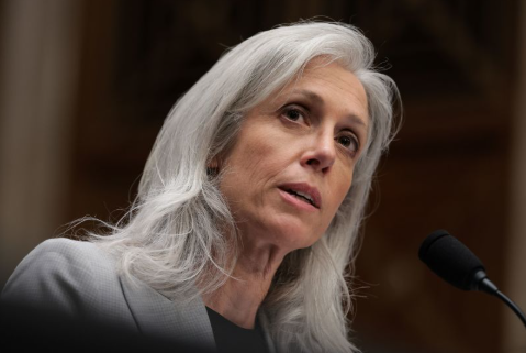 白宫宣布罢免CDC主任 莫纳雷斯下台引发动荡