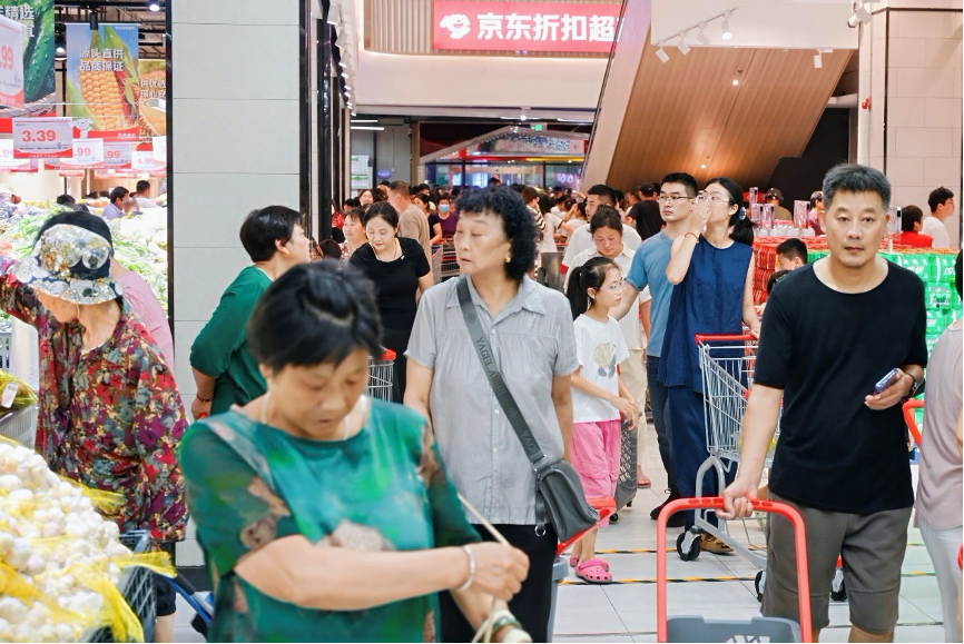 美团和京东拼抢“线下折扣店”，刘强东现身“助阵”