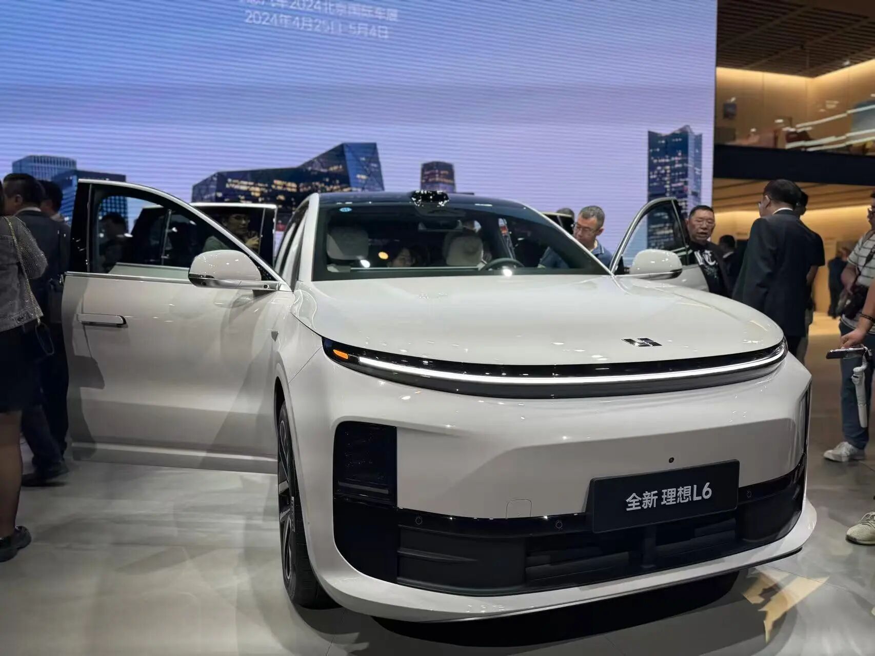 二季度卖车收入转负后，理想三季度业绩指引降四成