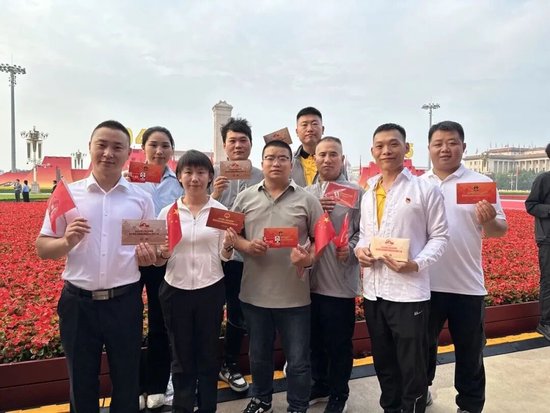 外卖骑手受邀观礼九三阅兵