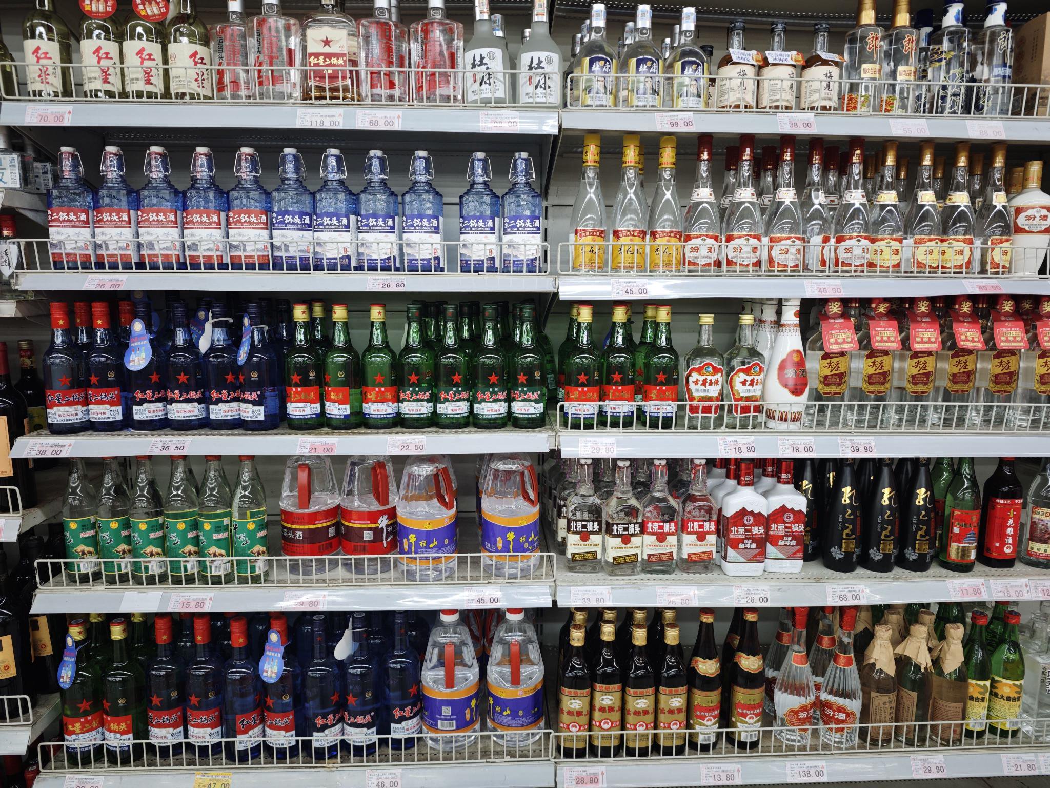 牛栏山光瓶酒“金标陈酿”竞品环伺，“白牛二”销量仍大幅下滑