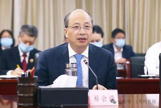 易会满落马背后:8月末已有消息称“其家人已被限制出境”