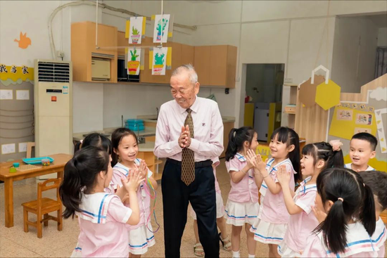 安踏集团和敏基金会再捐3000万元助力家乡教育事业发展