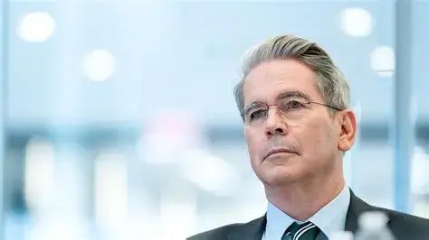 贝森特:美欧协商对俄实施新一轮制裁及次级关税