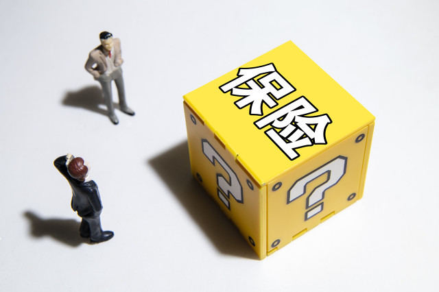 如何评估保险产品的市场策略？