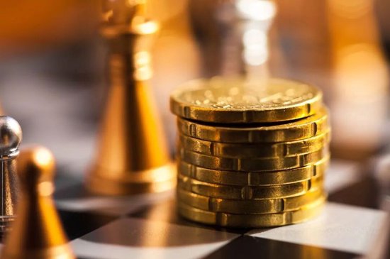 华安基金曲扬旗下产品牛市行情仍亏40%，基民质疑买白酒成瘾