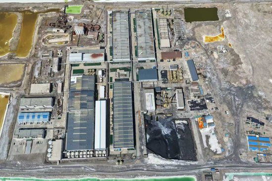 无视中央环保督察 青海一“矿霸”非法填埋万吨危废