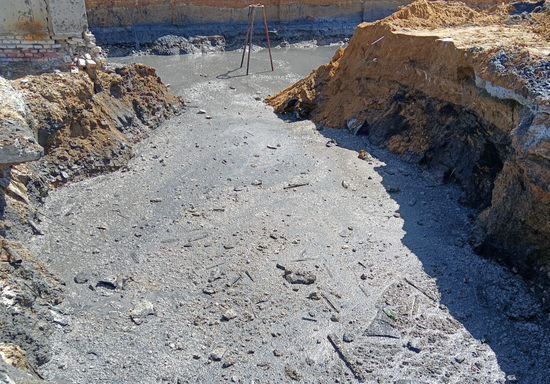 无视中央环保督察 青海一“矿霸”非法填埋万吨危废