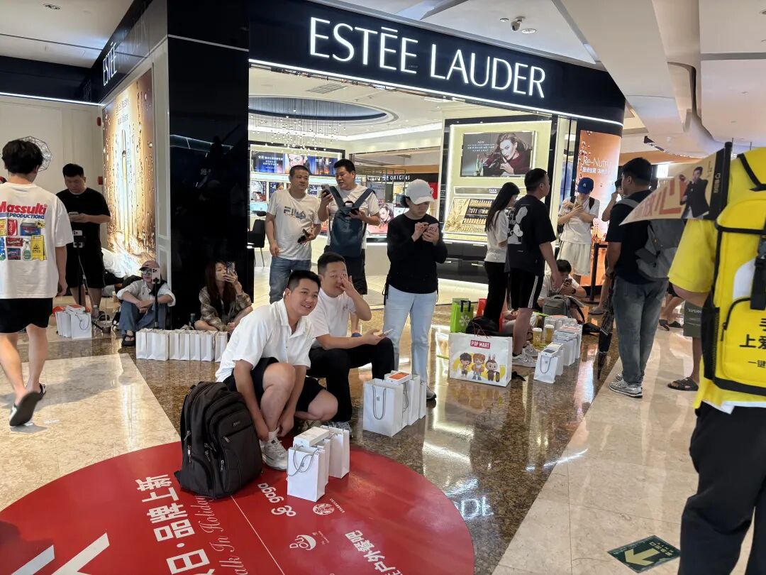 【实探】iPhone 17开售第二日，深圳店内有Pro版现货