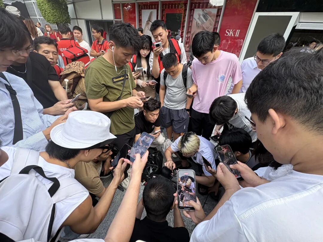 【实探】iPhone 17开售第二日，深圳店内有Pro版现货