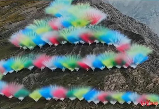 始祖鸟、蔡国强道歉！官方连夜通报烟花秀事件，此前多方称材料符合环保标准，产品曾被曝含有害物质