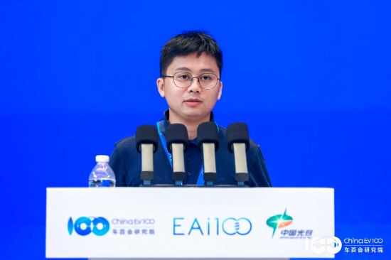 香港科技大学陈启峰：VLA模型能将视觉、语言和行为多模态信息整合，让车辆更好地理解驾驶场景