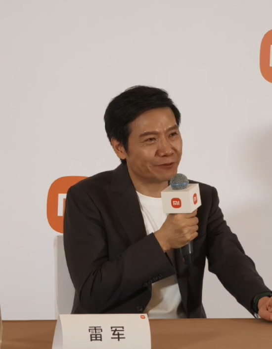 对话雷军:过去超跑的体验让大众能享受到,是我们正在努力的方向