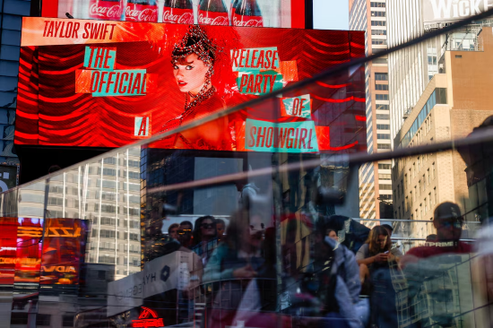 泰勒・斯威夫特新专辑《The Life of a Showgirl》：展现流行天后巅峰实力