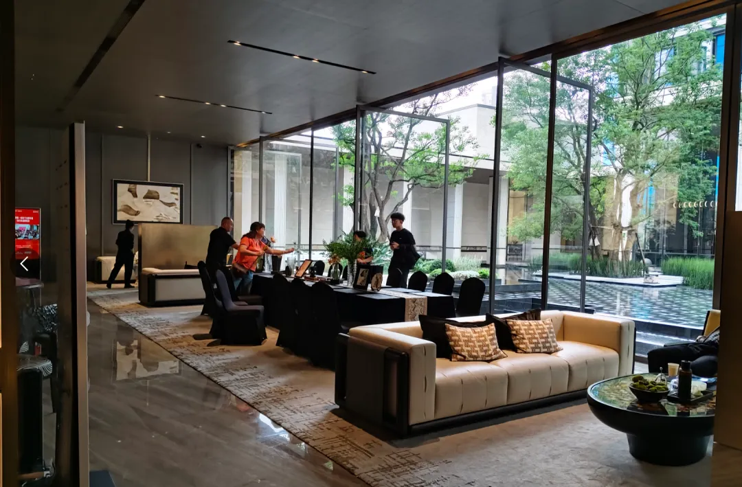 成都楼市“银十”开启:开发商积极推货,有新盘售楼处座无虚席