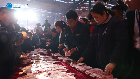 “全网最爱发钱老板”中秋给员工父母发1000万元，回应作秀质疑：此类活动已举办十几年，是员工们造就了公司