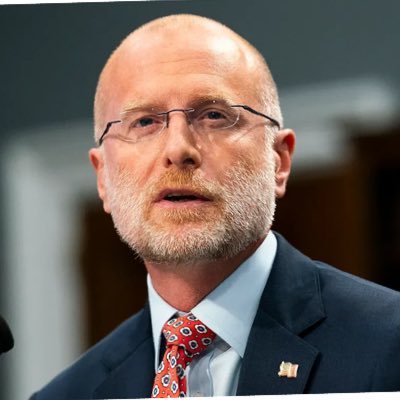 特朗普叫他“硬汉”,“鸡毛秀”风波背后的FCC掌门人卡尔