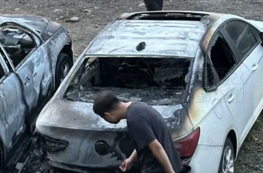 福建宁德一辆阿维塔停车起火，致8车焚毁