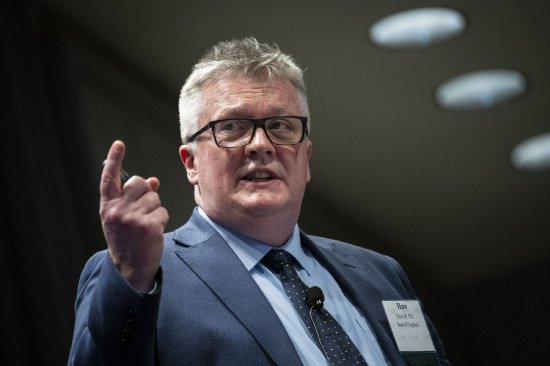 英国央行首席经济学家呼吁坚持保守主义 聚焦通胀目标