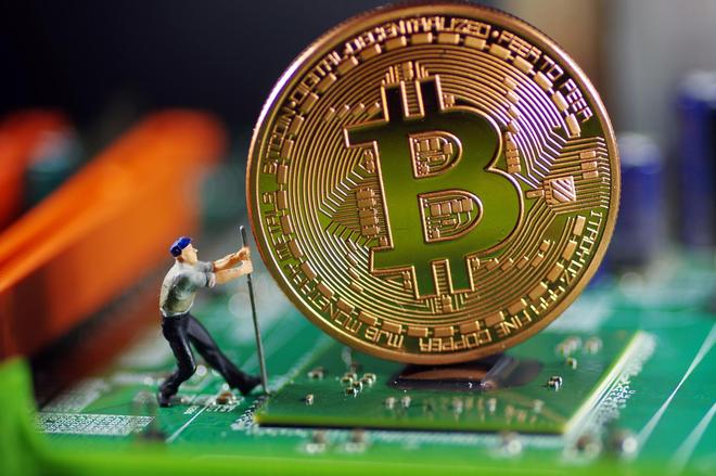 比特币闪崩13%，稳定币脱锚，193亿美元连环爆仓！四次“历史性大跌”暴露加密货币内在缺陷