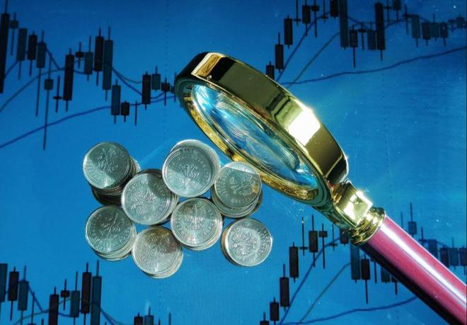 比特币闪崩13%，稳定币脱锚，193亿美元连环爆仓！四次“历史性大跌”暴露加密货币内在缺陷