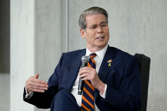 贝森特称将在12月向特朗普提供有三到四人的美联储主席候选人名单