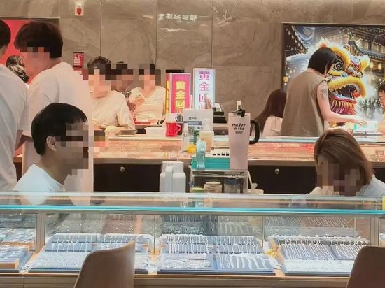 黄金大涨！最新实探深圳水贝：“年轻人怕踏空下不去手，不少人转战白银”